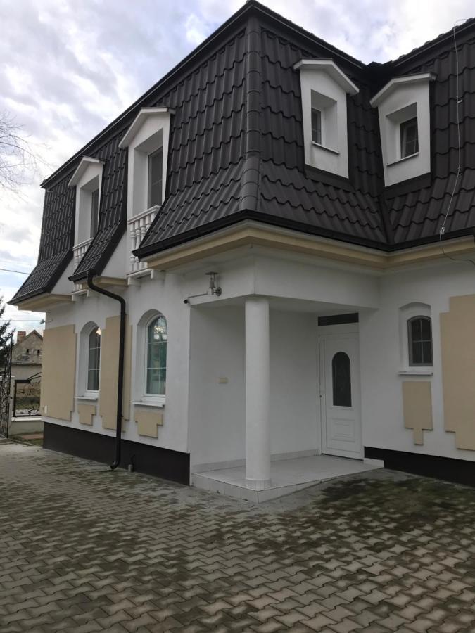 Penzion Aniko Diakovce-Sala Buitenkant foto