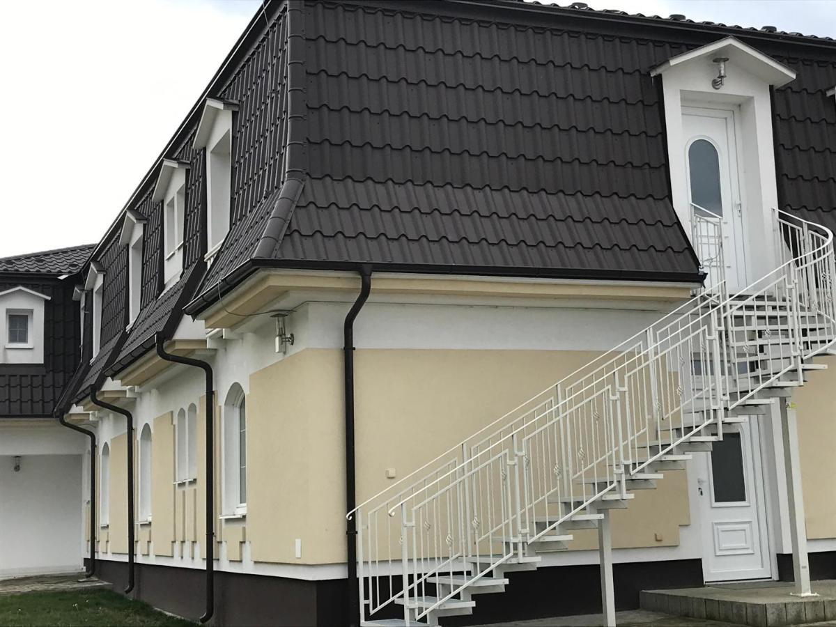 Penzion Aniko Diakovce-Sala Buitenkant foto